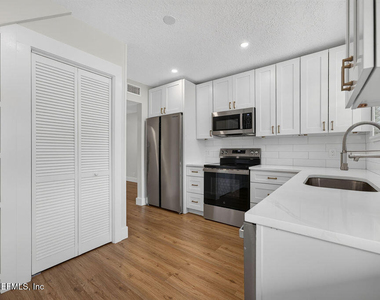 2247 Riverside Avenue - Photo Thumbnail 6