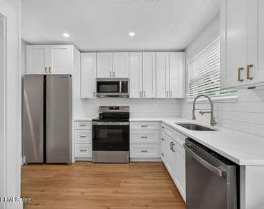 2247 Riverside Avenue - Photo Thumbnail 4