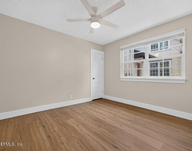 2247 Riverside Avenue - Photo Thumbnail 10