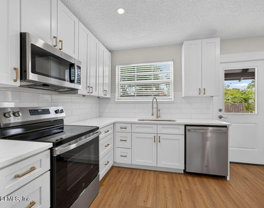 2247 Riverside Avenue - Photo Thumbnail 7