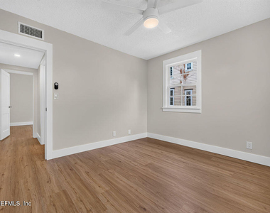 2247 Riverside Avenue - Photo Thumbnail 15
