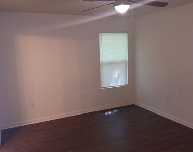 765 W 6th Street - Photo Thumbnail 7