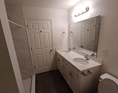 765 W 6th Street - Photo Thumbnail 13