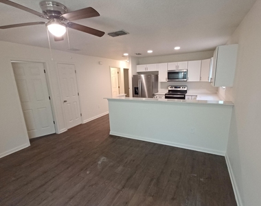 765 W 6th Street - Photo Thumbnail 4