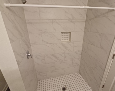 765 W 6th Street - Photo Thumbnail 14