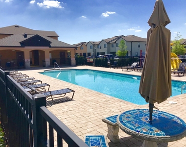 605 Drake Bay Terrace - Photo Thumbnail 10