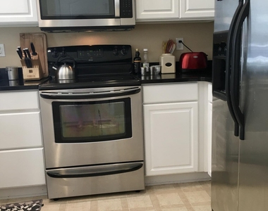605 Drake Bay Terrace - Photo Thumbnail 6