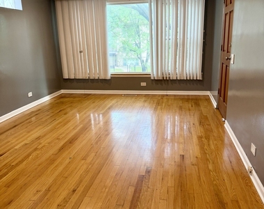 24 E 75th Street - Photo Thumbnail 1