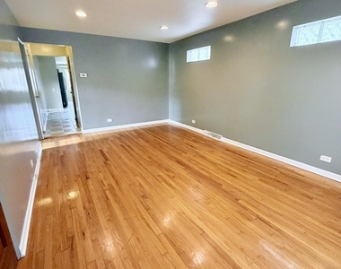 24 E 75th Street - Photo Thumbnail 4
