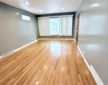 24 E 75th Street - Photo Thumbnail 2