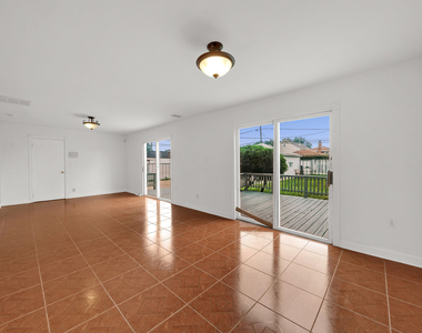 4933 S Lockwood Avenue - Photo Thumbnail 4