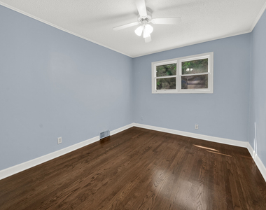 4933 S Lockwood Avenue - Photo Thumbnail 9