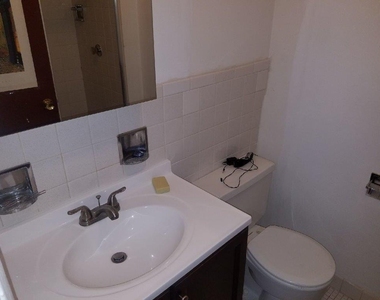 1318 W Lunt Avenue - Photo Thumbnail 8