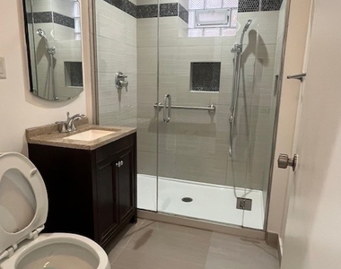820 N Leavitt Street - Photo Thumbnail 4