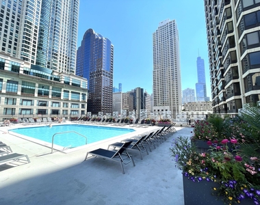 30 E Huron Street - Photo Thumbnail 6