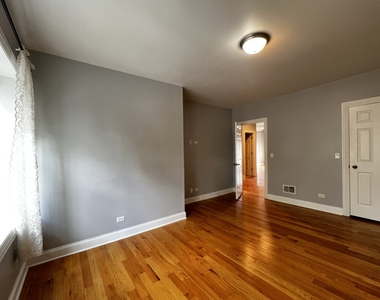 2707 W Glenlake Avenue - Photo Thumbnail 11