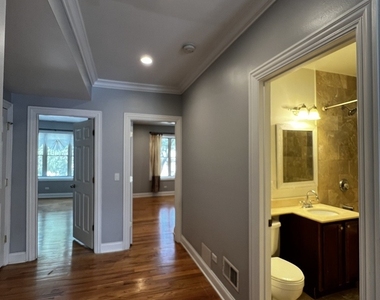 2707 W Glenlake Avenue - Photo Thumbnail 10