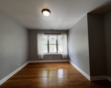 2707 W Glenlake Avenue - Photo Thumbnail 14