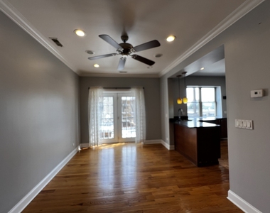 2707 W Glenlake Avenue - Photo Thumbnail 9