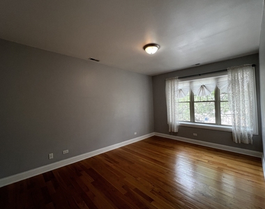2707 W Glenlake Avenue - Photo Thumbnail 13