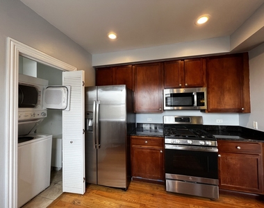 2707 W Glenlake Avenue - Photo Thumbnail 2