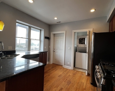 2707 W Glenlake Avenue - Photo Thumbnail 7