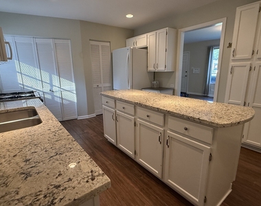 525 7th Avenue - Photo Thumbnail 9