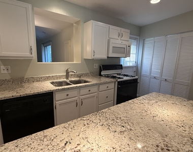 525 7th Avenue - Photo Thumbnail 2