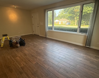 525 7th Avenue - Photo Thumbnail 3