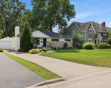 1526 E Forest Avenue - Photo Thumbnail 4