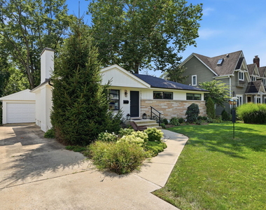 1526 E Forest Avenue - Photo Thumbnail 3