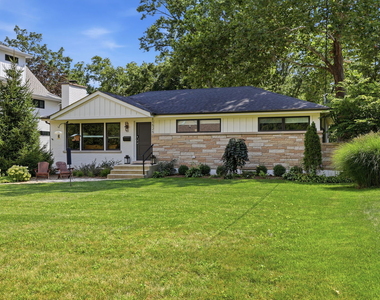 1526 E Forest Avenue - Photo Thumbnail 2