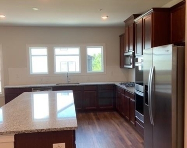 908 Sweetwater Grove - Photo Thumbnail 4