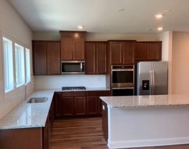 908 Sweetwater Grove - Photo Thumbnail 5