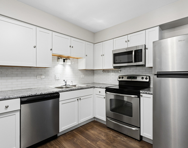 7510 Farmingdale Drive - Photo Thumbnail 9