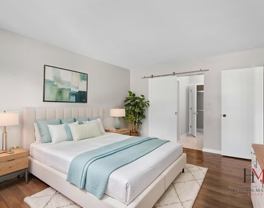 7510 Farmingdale Drive - Photo Thumbnail 14