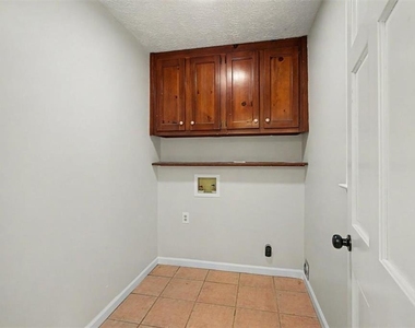 3947 Camrose Place - Photo Thumbnail 47