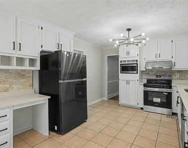 3947 Camrose Place - Photo Thumbnail 17