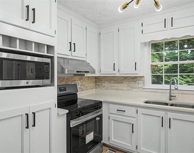 3947 Camrose Place - Photo Thumbnail 15