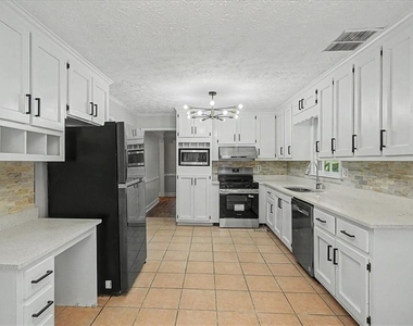 3947 Camrose Place - Photo Thumbnail 21