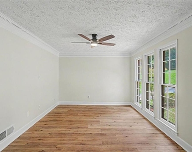 3947 Camrose Place - Photo Thumbnail 8