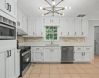 3947 Camrose Place - Photo Thumbnail 13