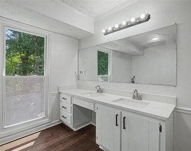 3947 Camrose Place - Photo Thumbnail 22