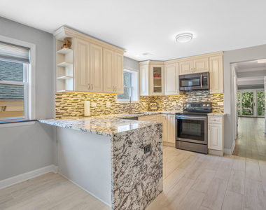 3755 N Kostner Avenue - Photo Thumbnail 11