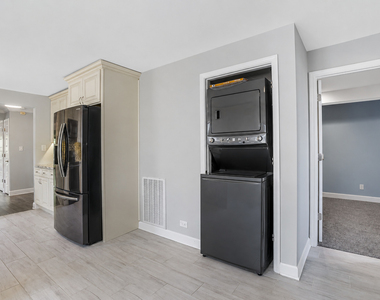 3755 N Kostner Avenue - Photo Thumbnail 10
