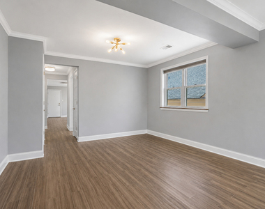 3755 N Kostner Avenue - Photo Thumbnail 4