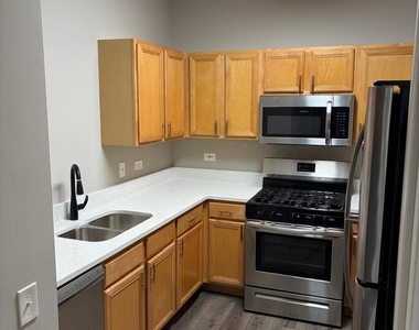 3243 Stratford Court - Photo Thumbnail 3
