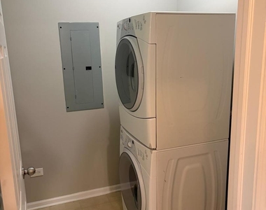 3243 Stratford Court - Photo Thumbnail 10