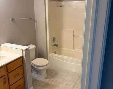 3243 Stratford Court - Photo Thumbnail 8