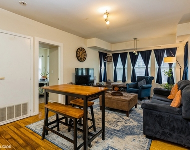 6423 N Greenview Avenue - Photo Thumbnail 2